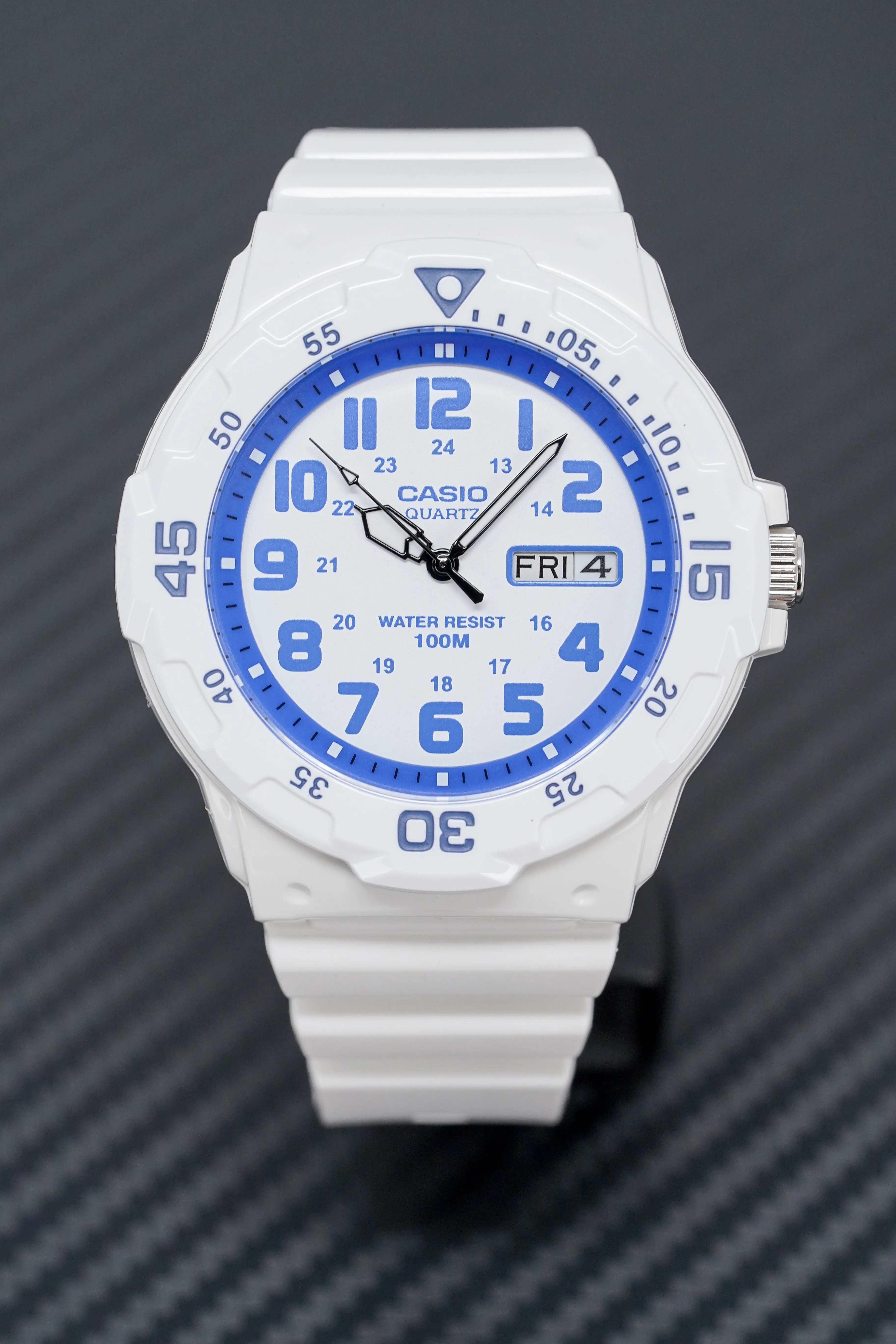 Casio Men's Diver Watch Analogue White/Blue MRW-200HC-7B2VDF